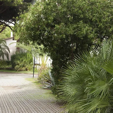 Pineta Aparthotel 3*